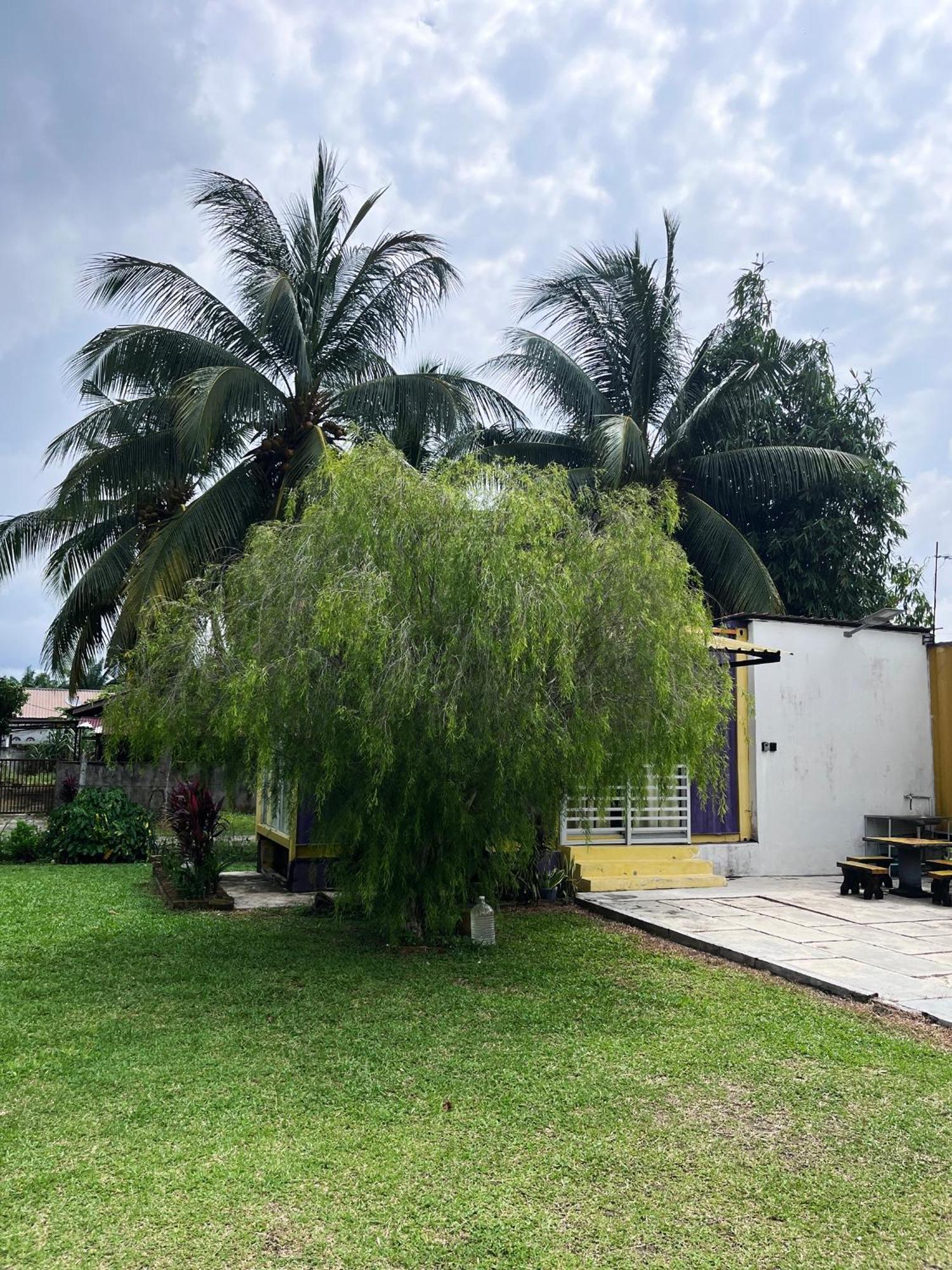 Purple Cube At Lumut Cube Homestay Kontena Exterior photo