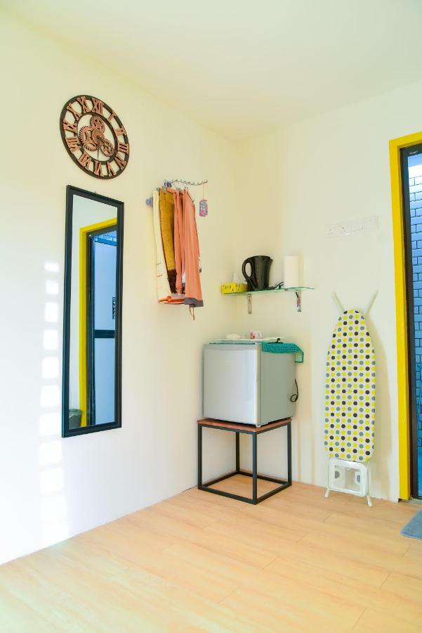 Purple Cube At Lumut Cube Homestay Kontena Exterior photo