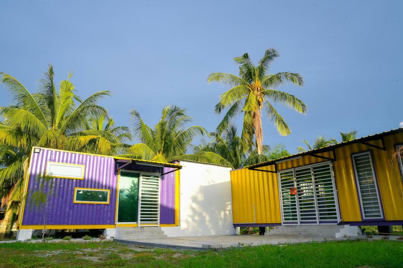 Purple Cube At Lumut Cube Homestay Kontena Exterior photo