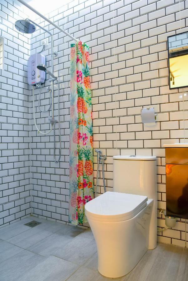 Purple Cube At Lumut Cube Homestay Kontena Exterior photo