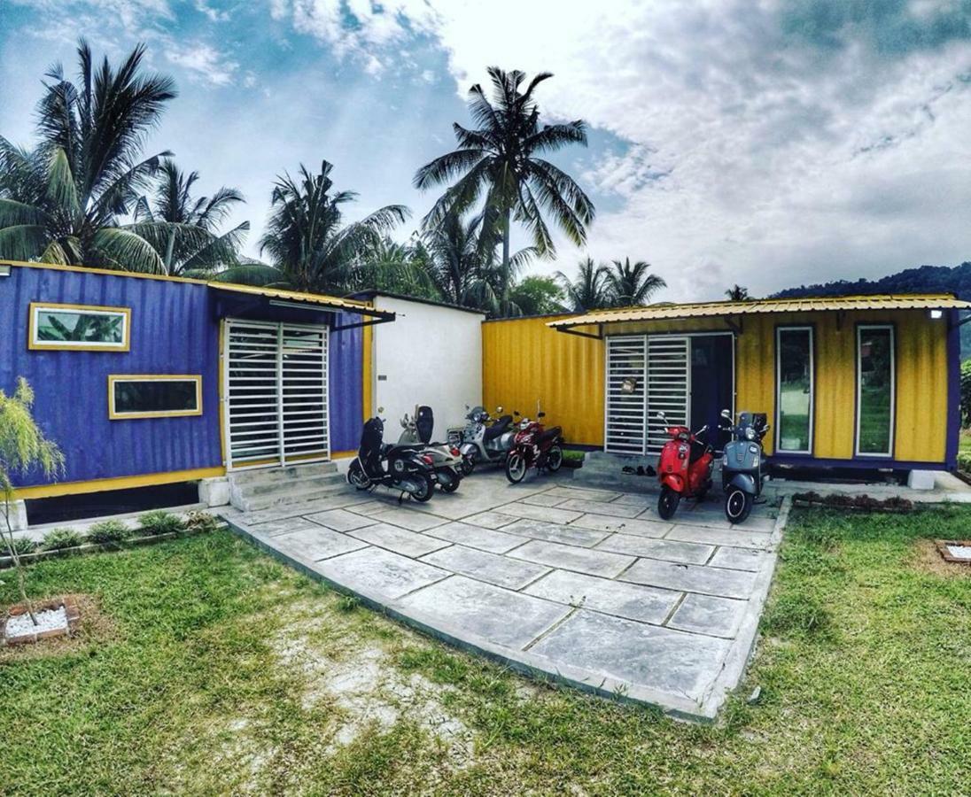 Purple Cube At Lumut Cube Homestay Kontena Exterior photo